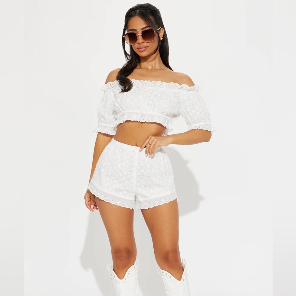Fashion Nova White Off-Shoulder Crop Top and Shorts Set Sz L NWT